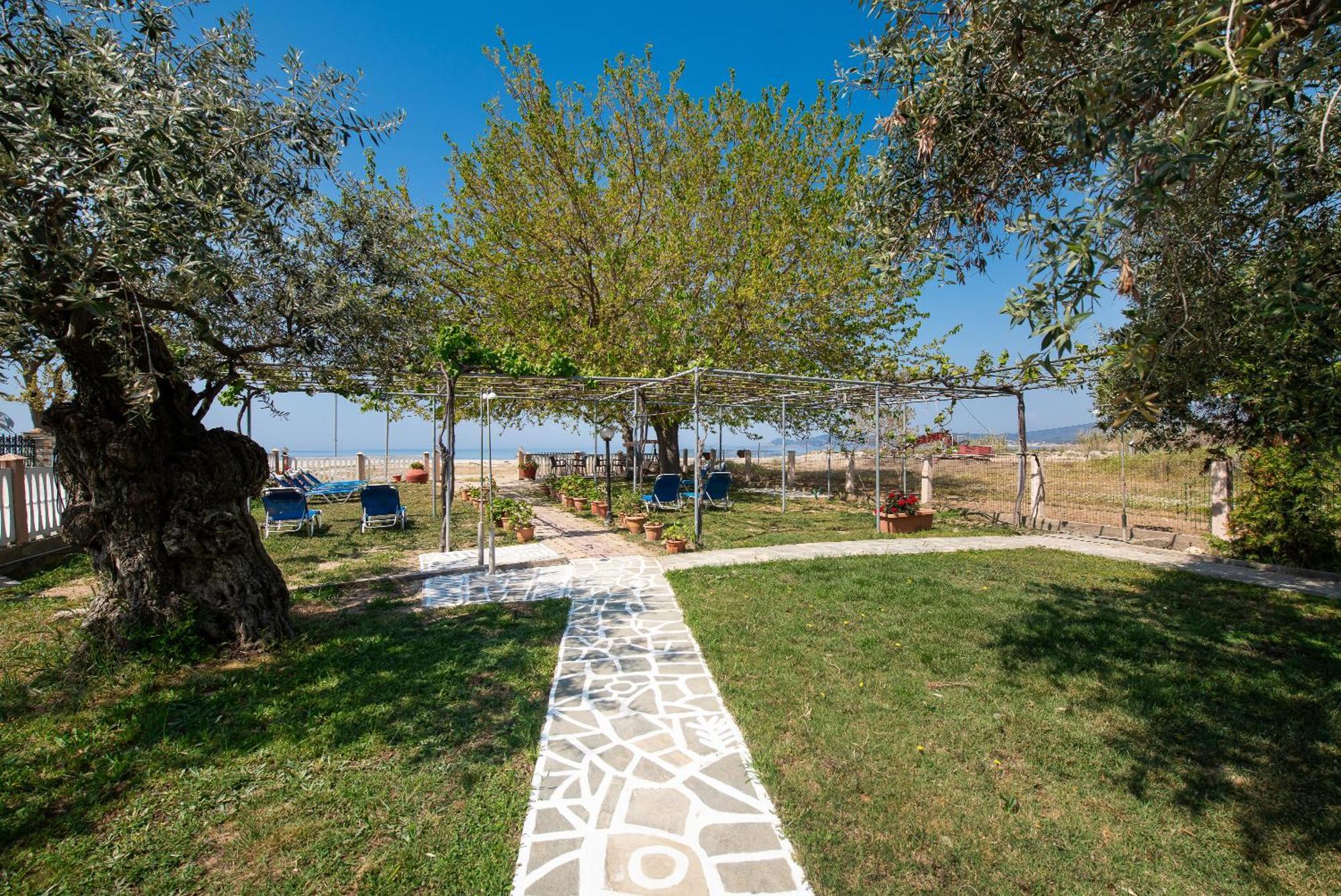 Olivento Beach Front Suites 포토스 외부 사진