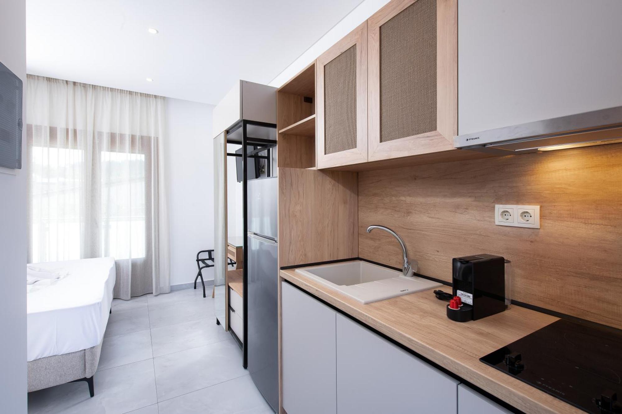 Olivento Beach Front Suites 포토스 외부 사진