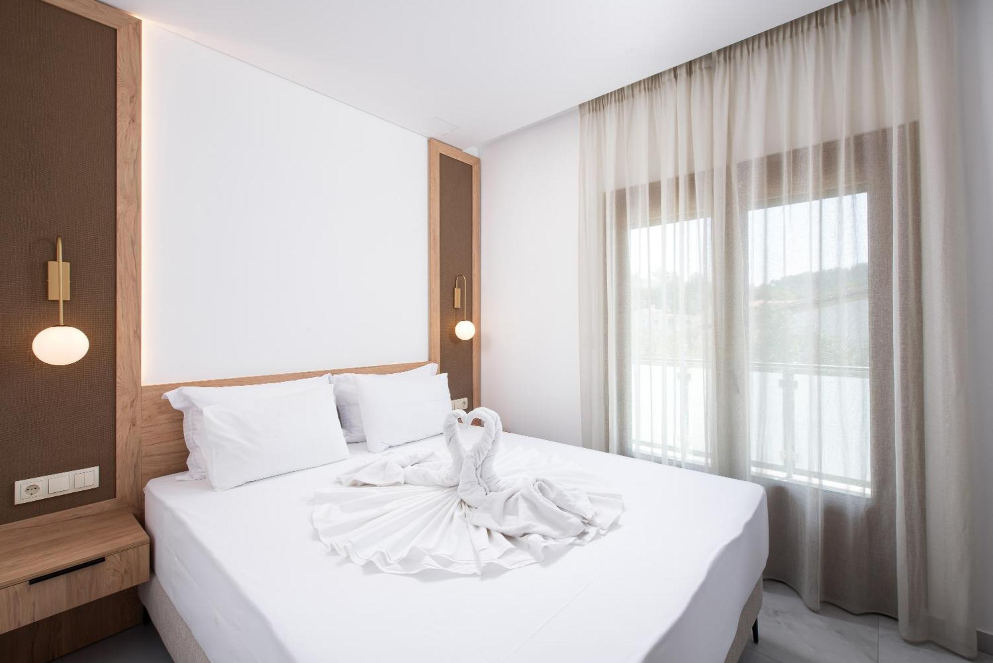 Olivento Beach Front Suites 포토스 외부 사진