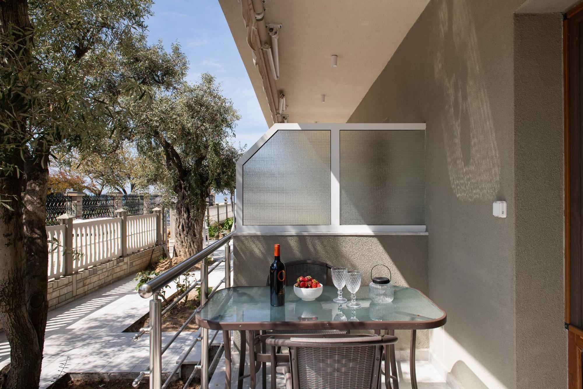 Olivento Beach Front Suites 포토스 외부 사진