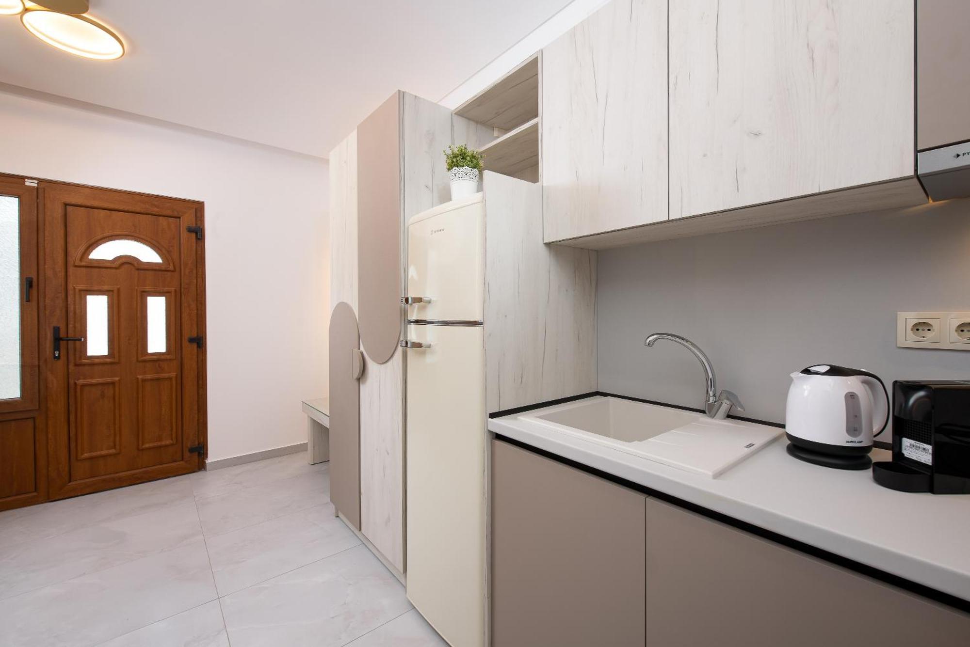 Olivento Beach Front Suites 포토스 외부 사진